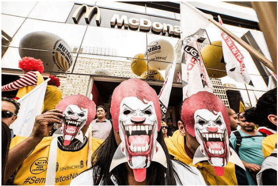 McDonald's é condenado a pagar R$ 7 milhões por violar direitos trabalhistas